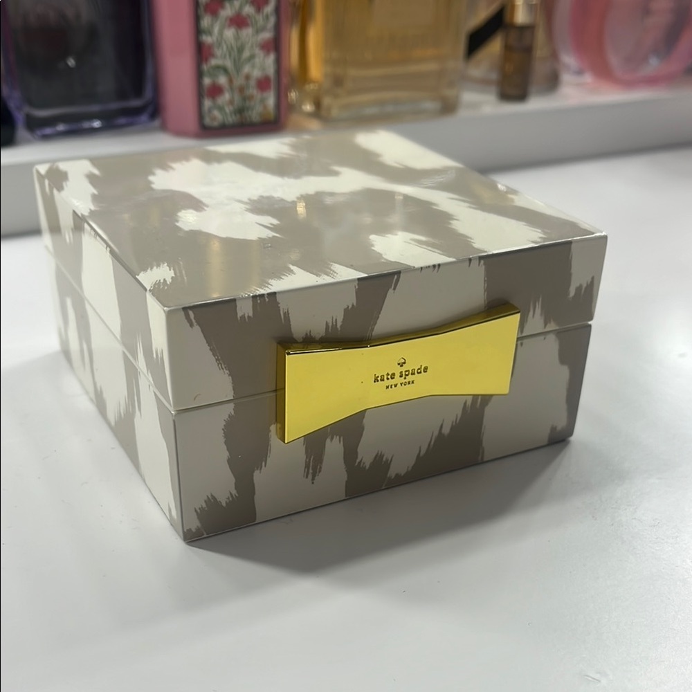 kate spade Cream and Gray jewelry box